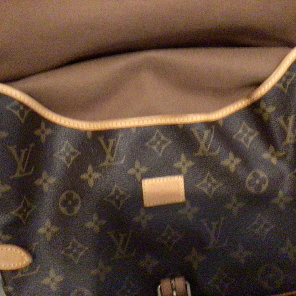 Louis Vuitton Saumur 35 Messenger Bag - Picture 7 of 16